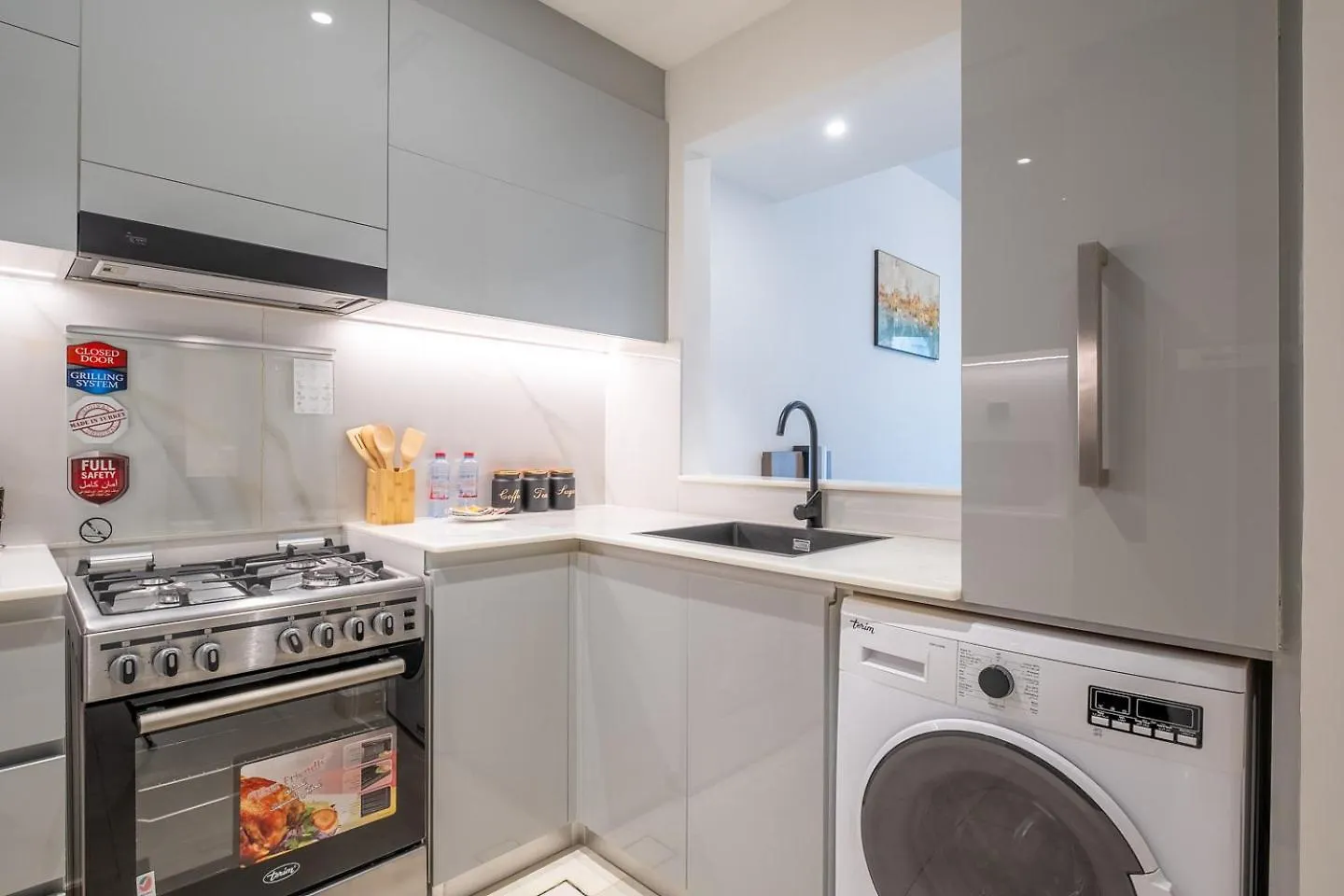 Elegant 1 Bed Apartment In Binghatti Creek Dubai 0*,